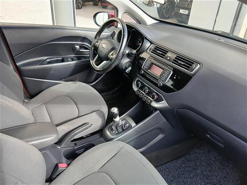 Usata Kia Rio Active 84 CV (61 kW) 2016 Rosso Utilitaria