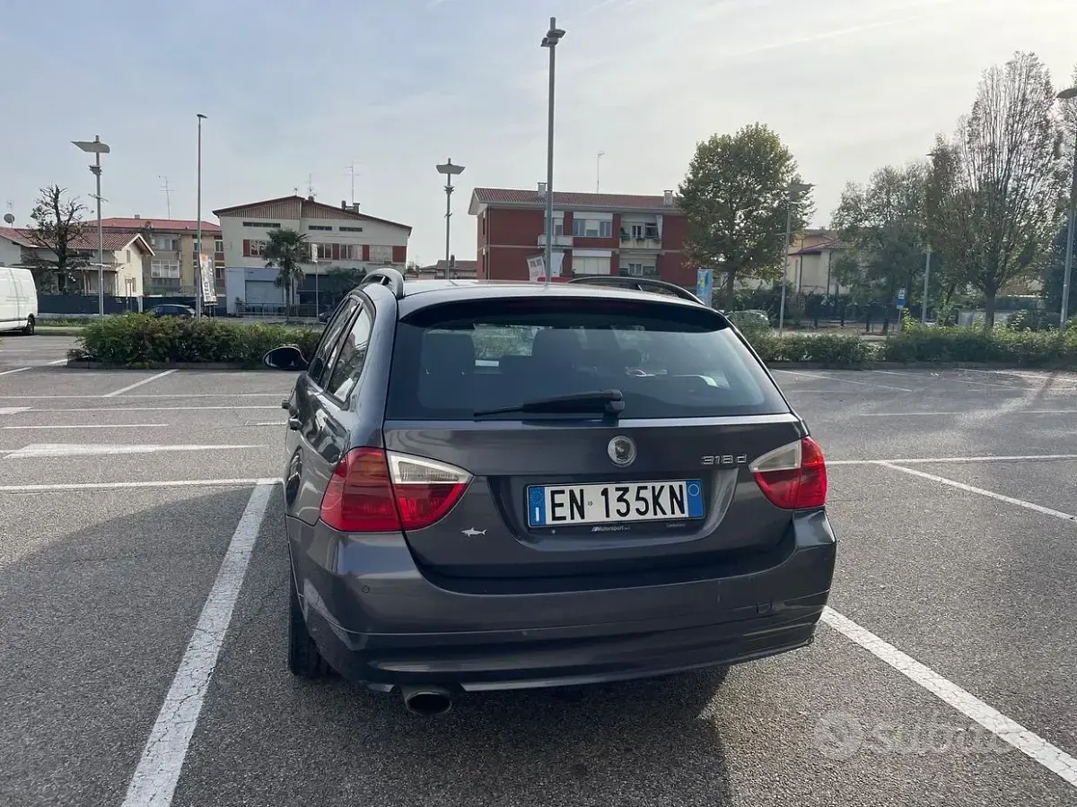 Usata BMW 318 143 CV (105 kW) 2008 Grigio Station wagon