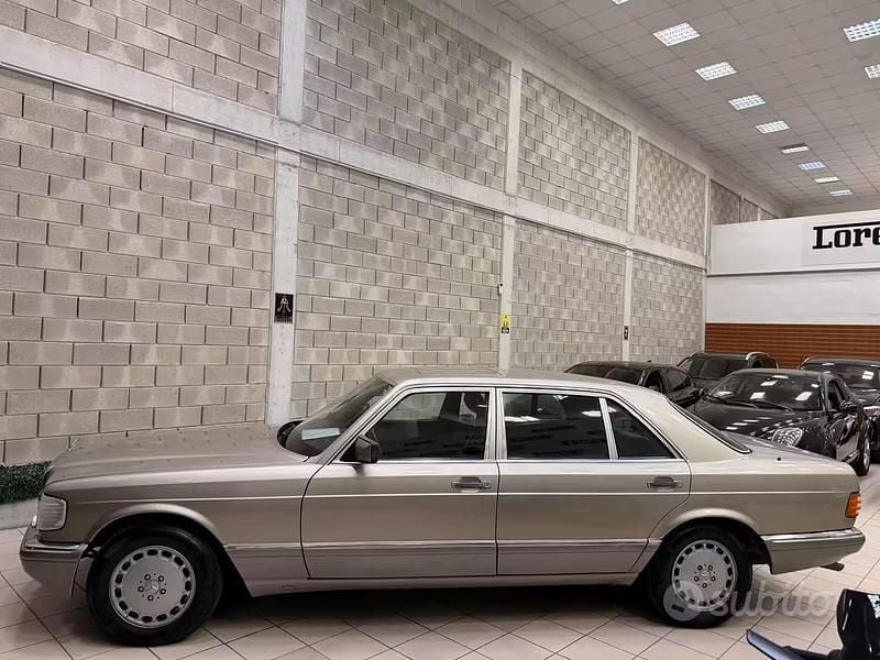 Usata Mercedes S500 245 CV (180 kW) 1987 Giallo Berlina