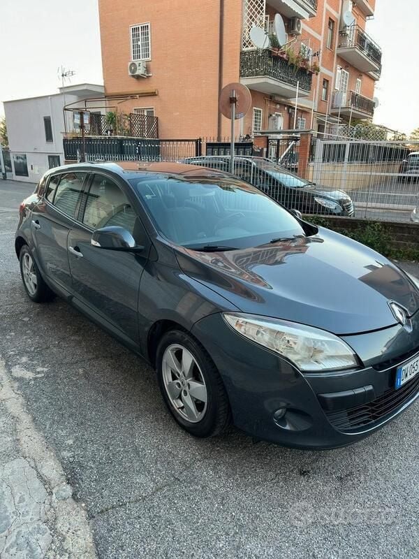 Usata Renault Mégane III 110 CV (80 kW) 2009 Grigio Utilitaria