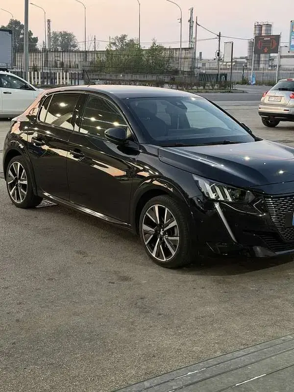 Usata Peugeot 208 GT 102 CV (75 kW) 2022 Nero Utilitaria