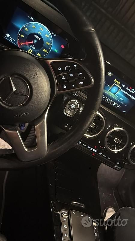 Usata Mercedes A180 136 CV (100 kW) 2020 Nero Berlina