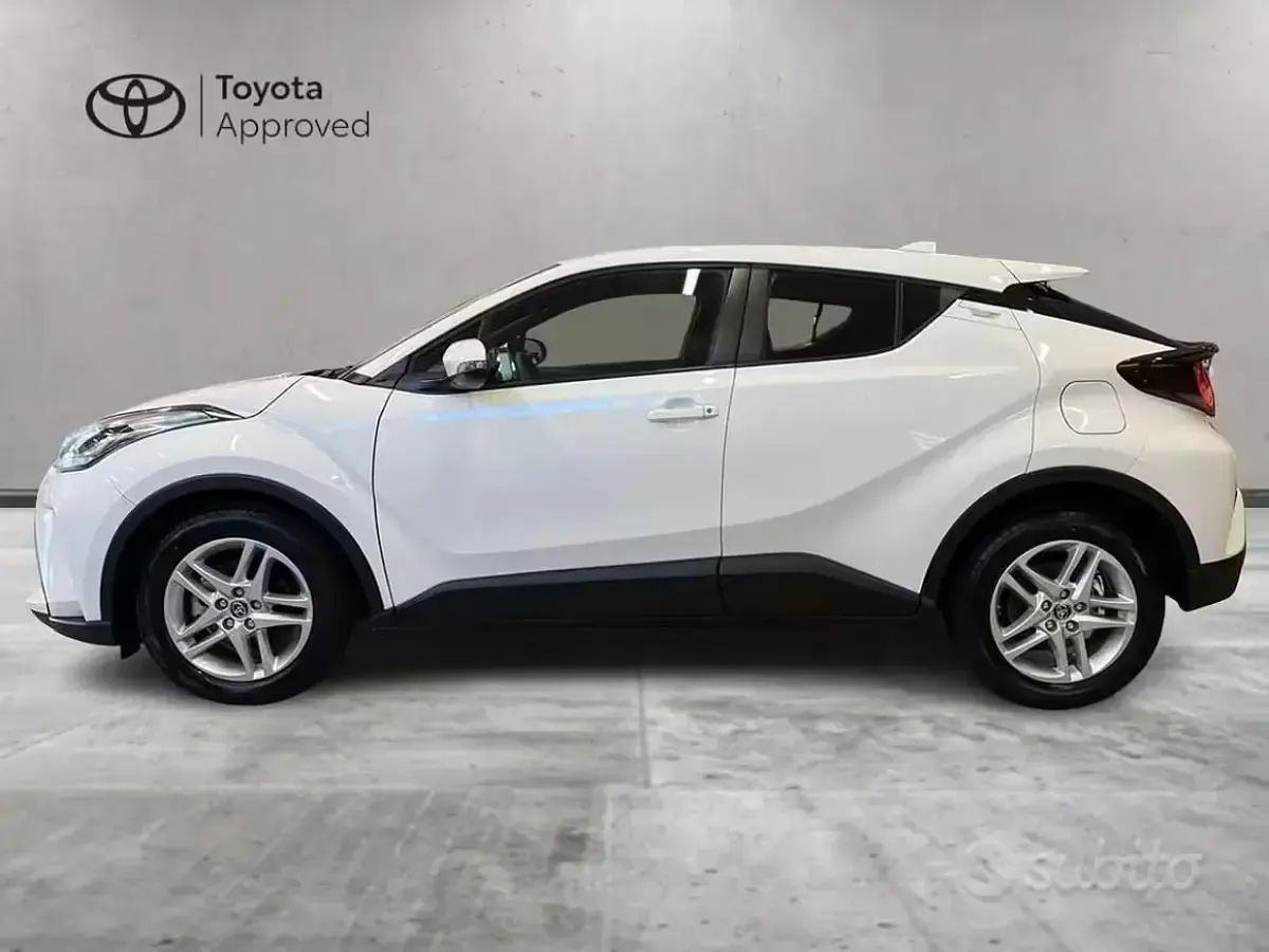Usata Toyota C-HR Active 98 CV (72 kW) 2024 Bianco SUV