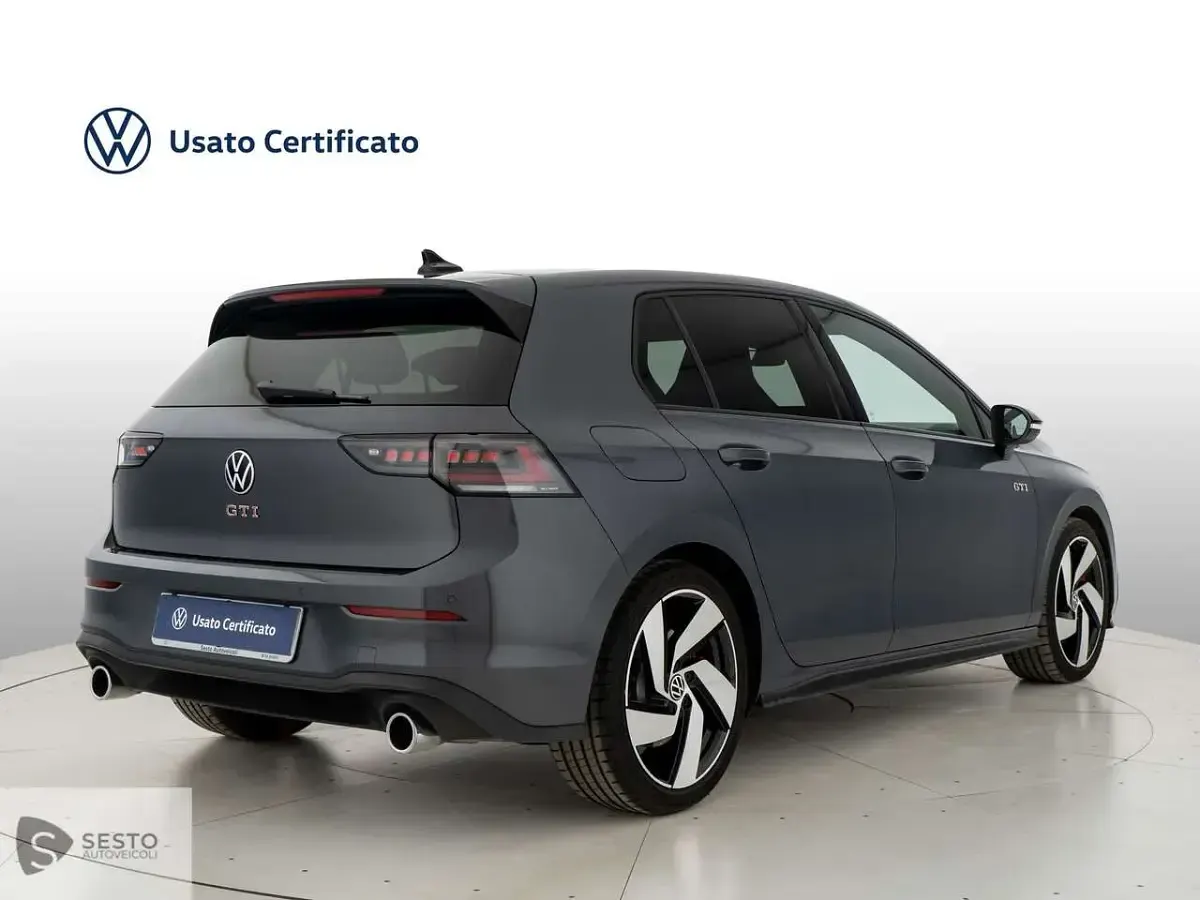 Usata VW Golf VIII GTI 265 CV (194 kW) 2025 Grigio Berlina