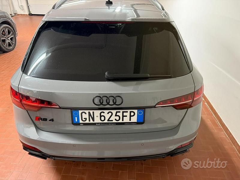 Usata Audi RS4 450 CV (330 kW) 2022 Grigio Station wagon