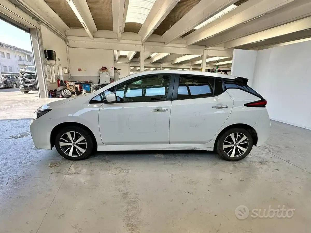 Usata Nissan Leaf Acenta 89 kW (122 CV) 2021 Bianco Utilitaria