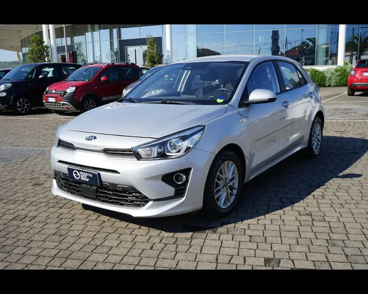Usata Kia Rio Style 100 CV (73 kW) 2021 Grigio Utilitaria