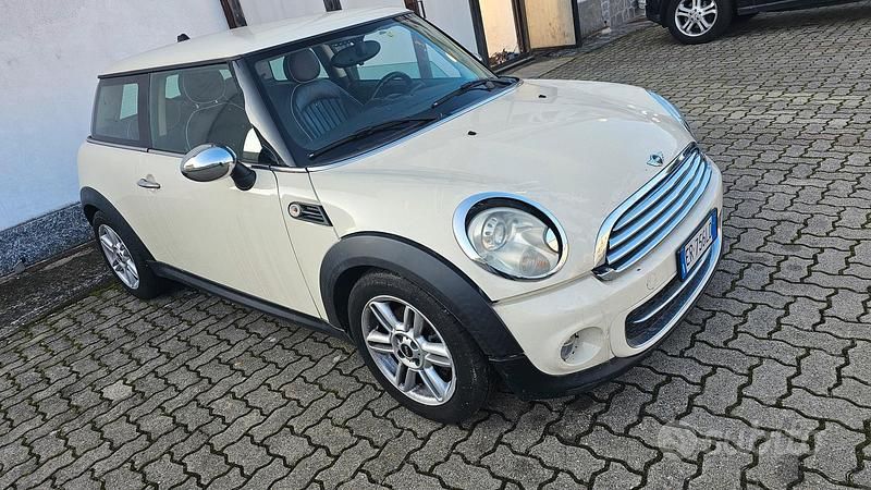 Usata Mini Cooper D 2013 Bianco Utilitaria