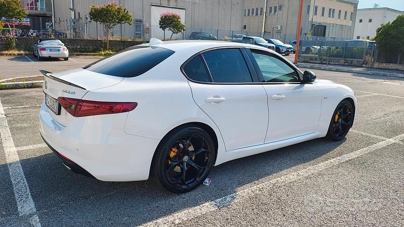 Usata Alfa Romeo Giulia 180 CV (132 kW) 2016 Bianco Berlina