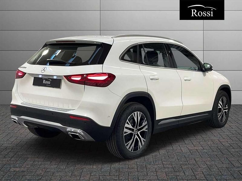 Nuova Mercedes GLA180 116 CV (85 kW) 2026 Bianco polare SUV