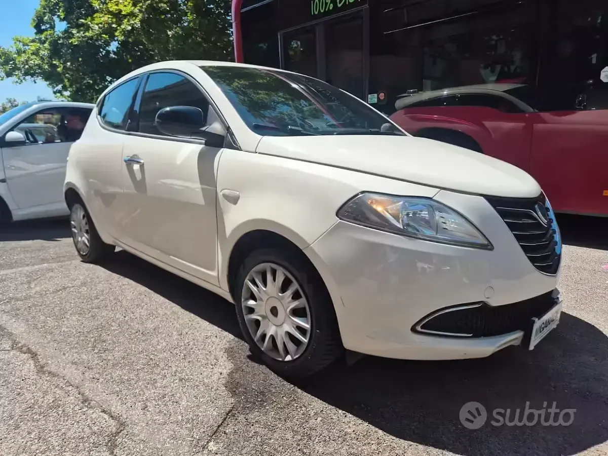 Usata Lancia Ypsilon 69 CV (50 kW) 2012 Bianco Utilitaria