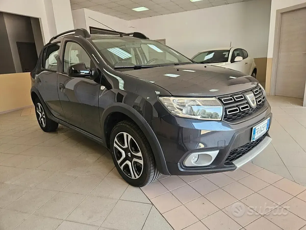 Usata Dacia Sandero Stepway 90 CV (66 kW) 2018 Grigio Berlina