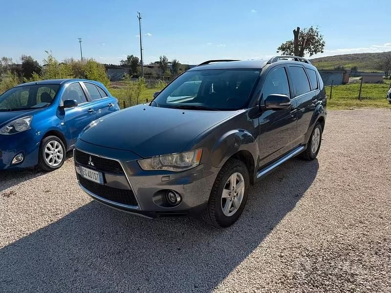 Usata Mitsubishi Outlander 156 CV (114 kW) 2011 Grigio SUV