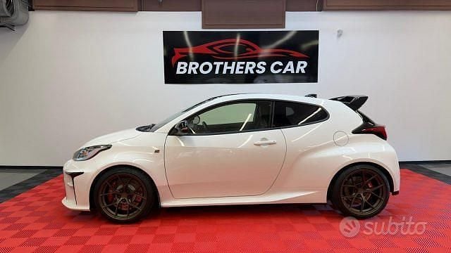 Usata Toyota Yaris 261 CV (191 kW) 2024 Bianco Utilitaria