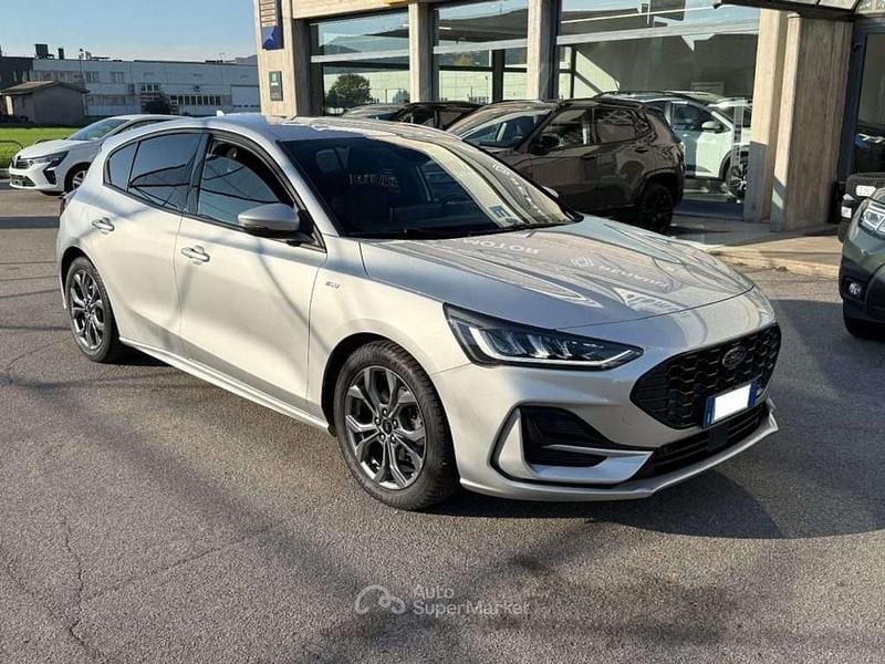 Argento metallizzato Usata 2024 Ford Focus ST-Line Berlina | 18.900 € (Super prezzo) - Immagine 1/4