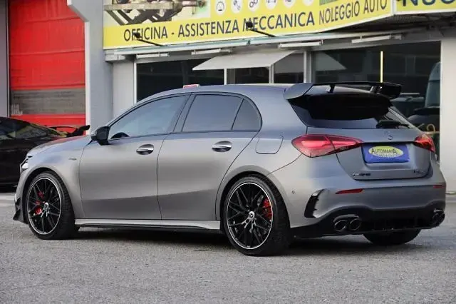 Begagnad Mercedes A45 AMG Premium Plus 420 HK (308 kW) 2024 Grå Sedan