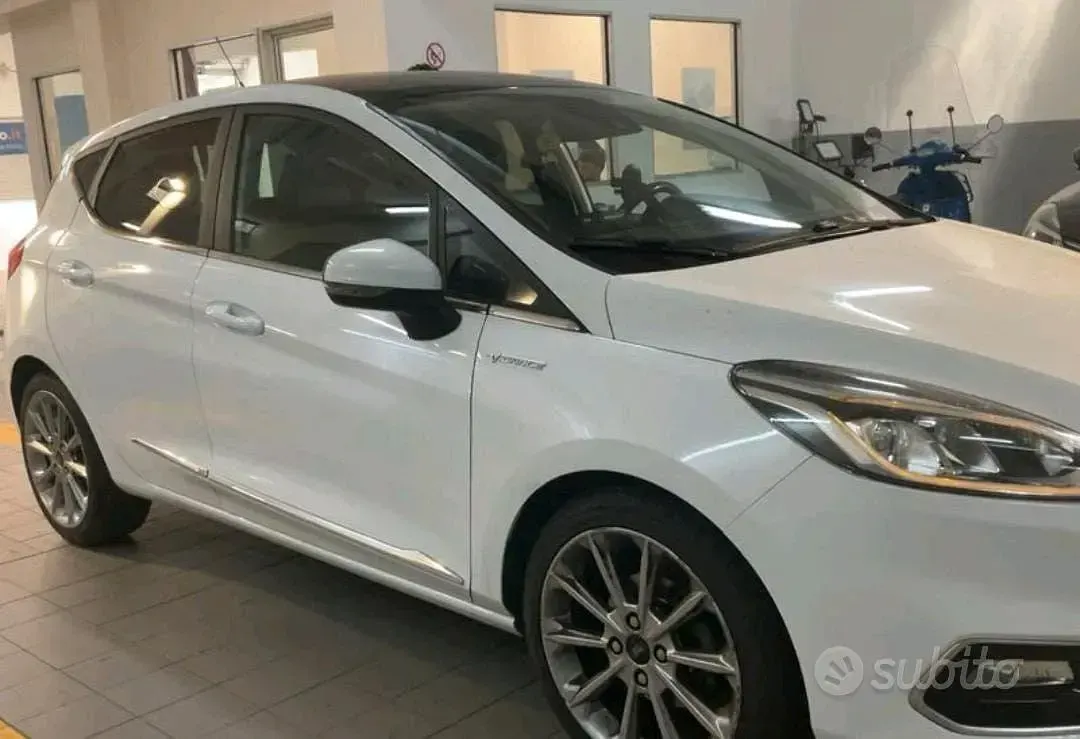 Usata Ford Fiesta 100 CV (73 kW) 2018 Bianco Utilitaria