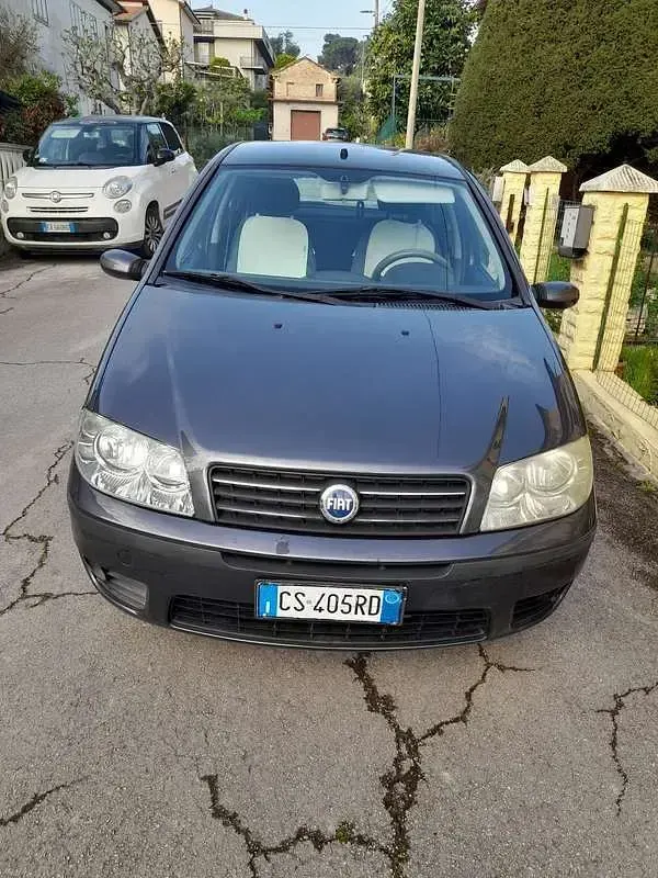 Usata Fiat Punto 69 CV (50 kW) 2004 Grigio Utilitaria