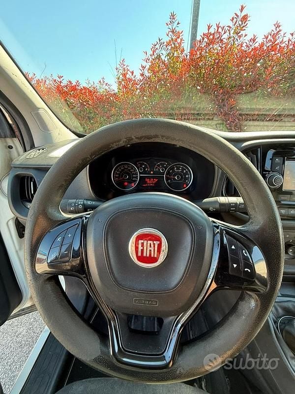 Usata Fiat Doblò 120 CV (88 kW) 2016 Bianco Monovolume