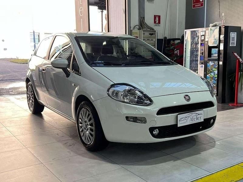 Bianco Usata 2014 Fiat Punto Lounge Tre volumi | 3500 € (Super prezzo) - Immagine 1/4