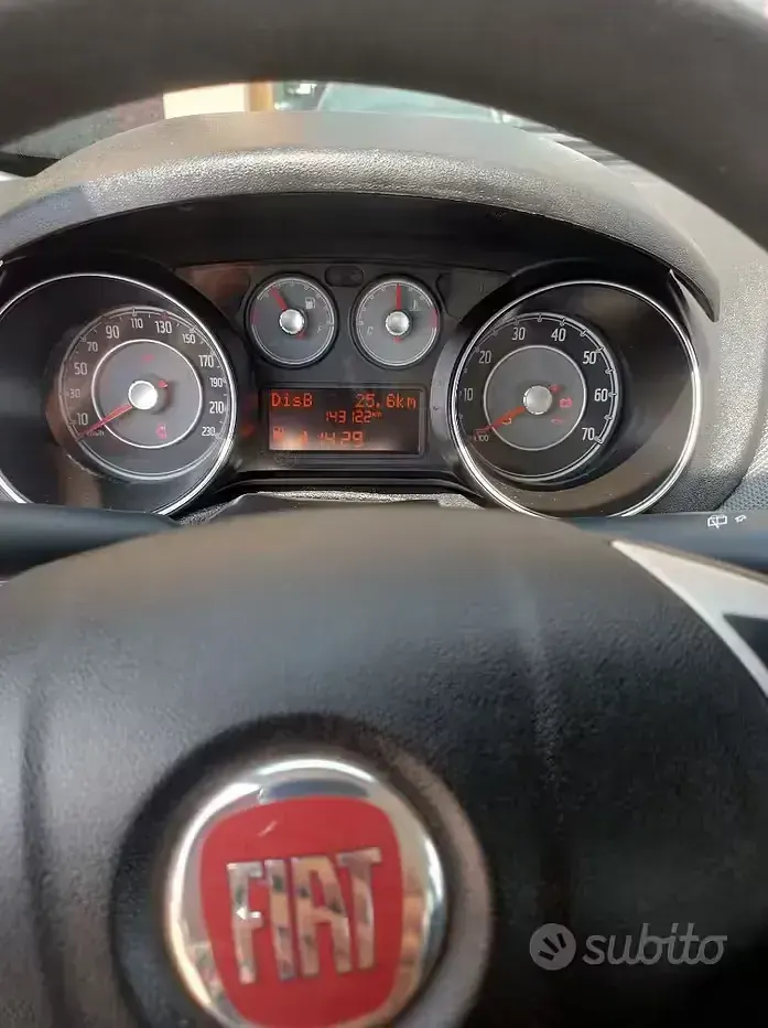 Usata Fiat Grande Punto 77 CV (56 kW) 2017 Grigio Utilitaria