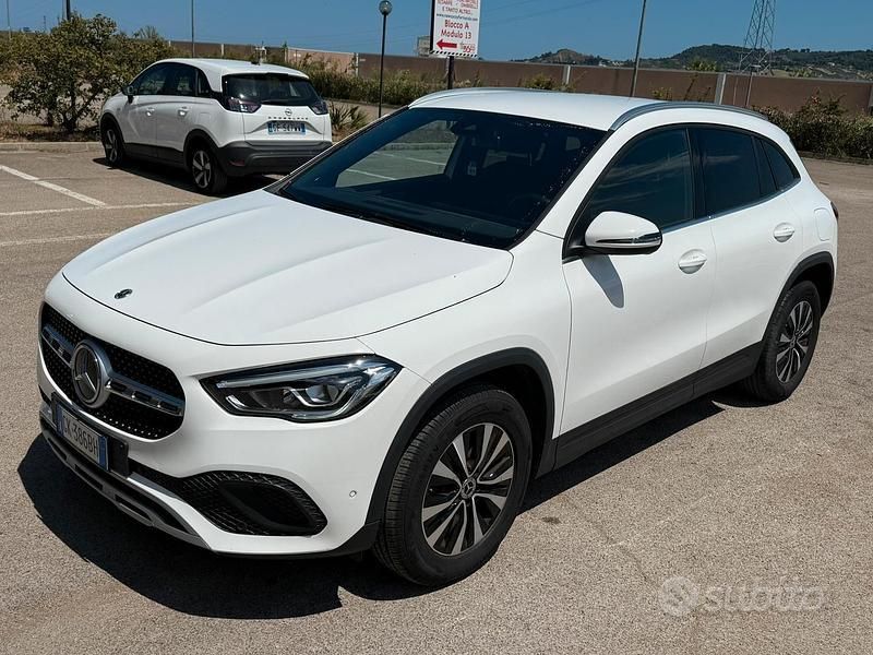 Bianco Usata 2022 Mercedes GLA180 SUV | 33.000 € (Buon prezzo) - Immagine 1/4