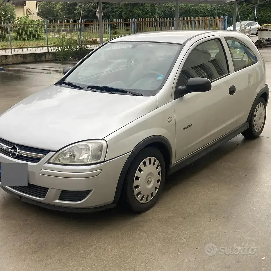 Usata Opel Corsa 58 CV (42 kW) 2002 Grigio Utilitaria