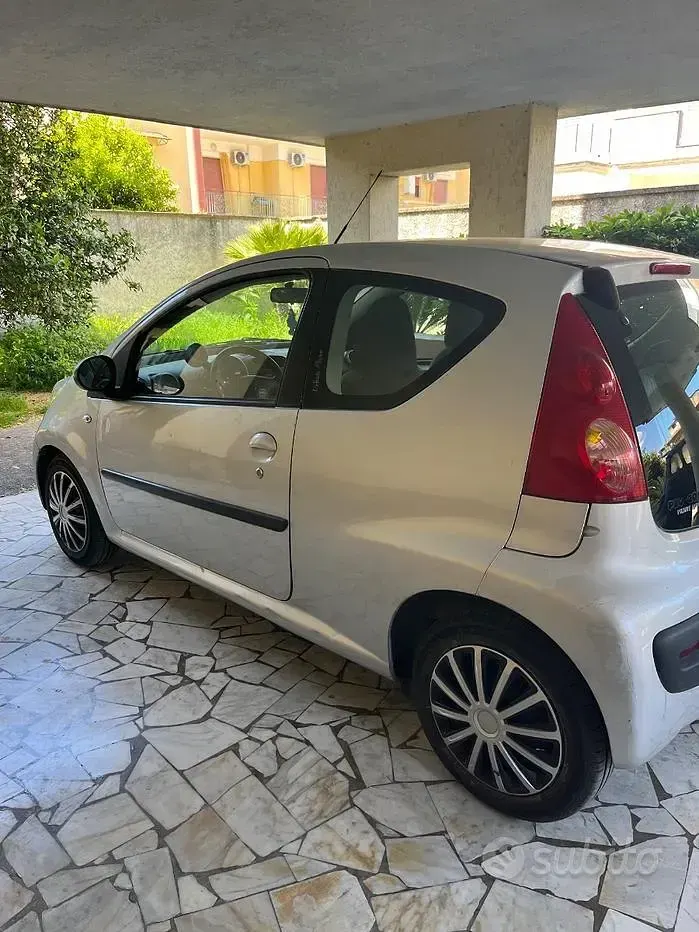 Usata Peugeot 107 68 CV (50 kW) 2008 Grigio Utilitaria