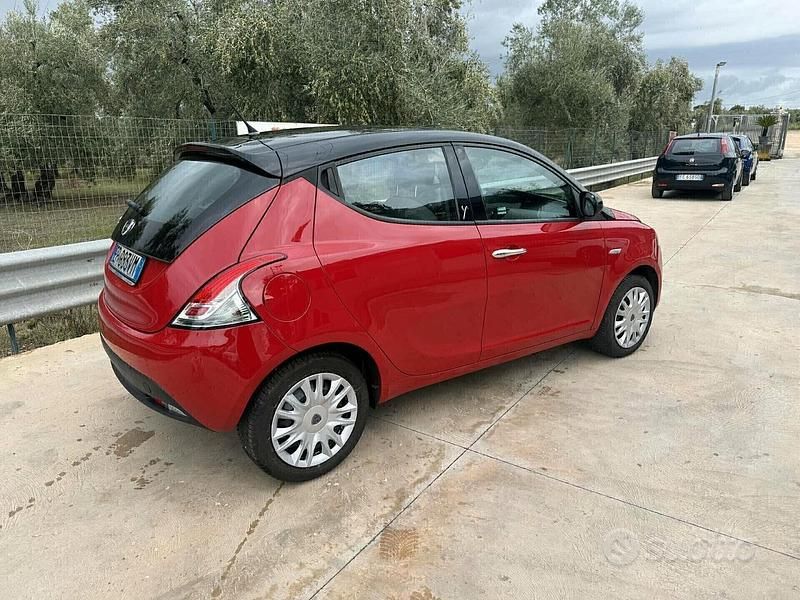 Usata Lancia Ypsilon 69 CV (50 kW) 2013 Rosso Utilitaria