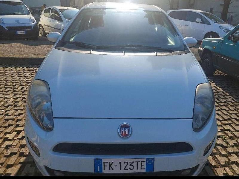 Bianco Usata 2017 Fiat Punto Lounge Tre volumi | 3500 € (Super prezzo) - Immagine 1/4