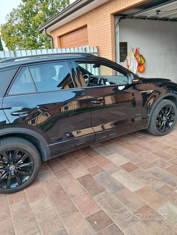 Usata VW T-Roc 110 CV (80 kW) 2024 Nero SUV