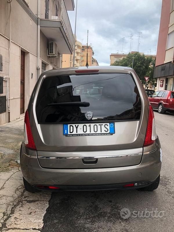 Usata Lancia Musa 77 CV (56 kW) 2009 Marrone Monovolume