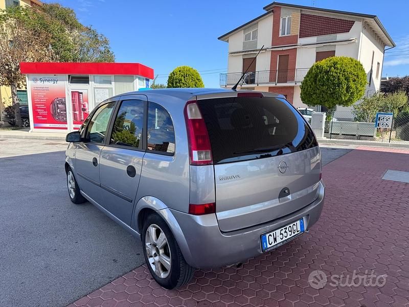 Usata Opel Meriva Enjoy 90 CV (66 kW) 2005 Grigio Monovolume
