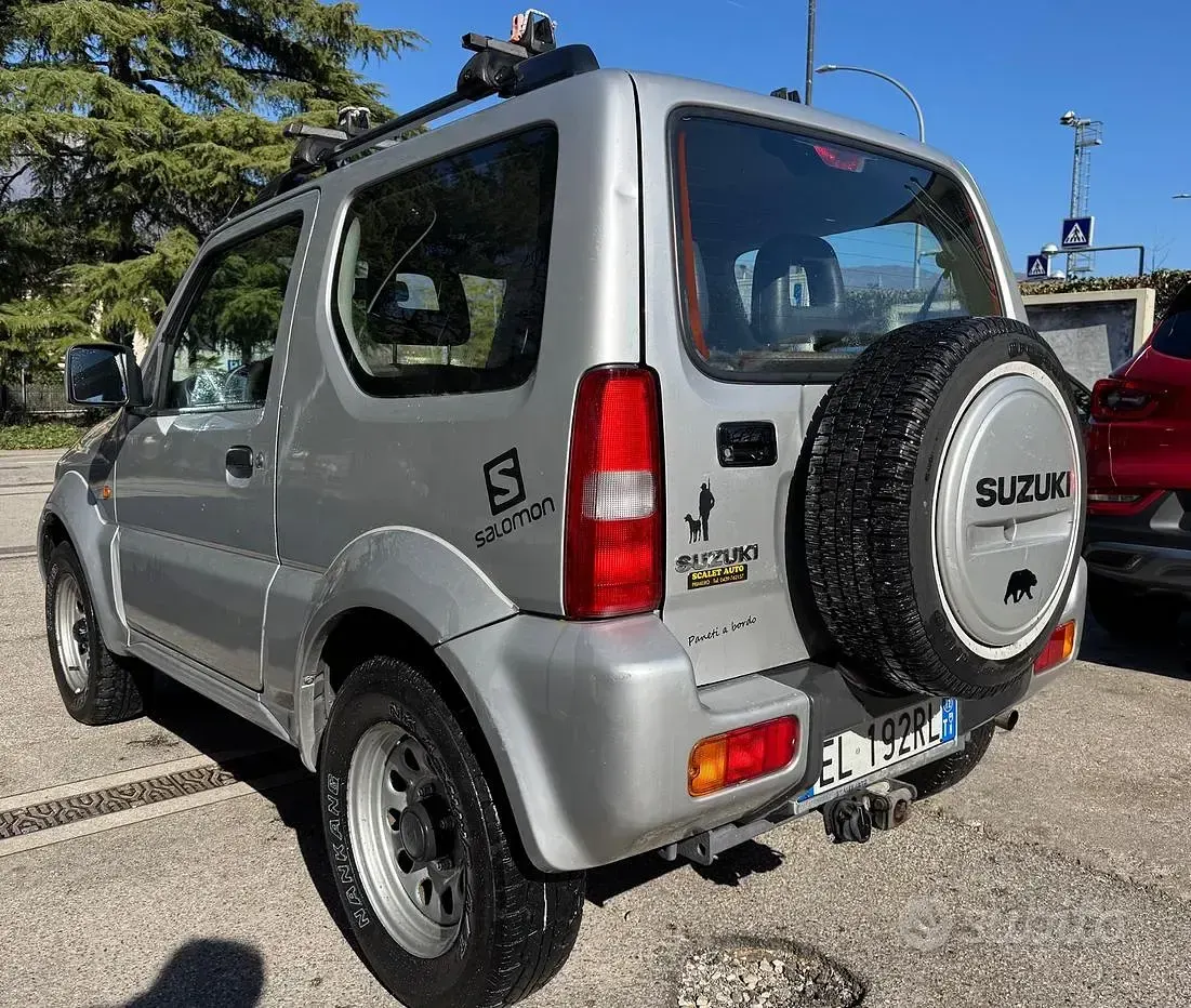Usata Suzuki Jimny 85 CV (62 kW) 2012 Grigio SUV
