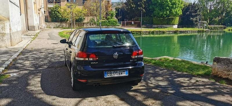Usata 2010 VW Golf VI Highline Tre volumi | 6000 € (Buon prezzo) - Immagine 1/4