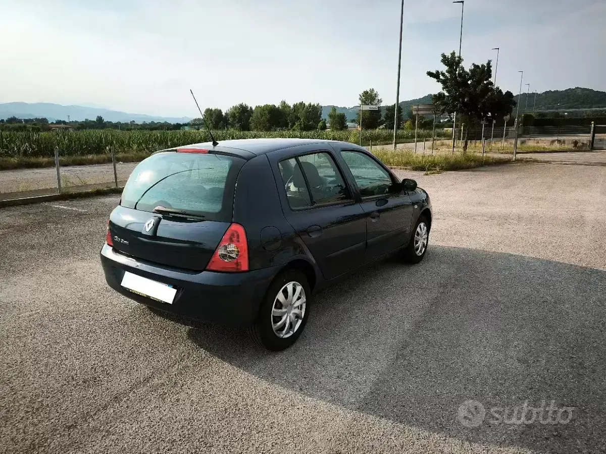 Usata Renault Clio 75 CV (55 kW) 2008 Bluazzurro Utilitaria