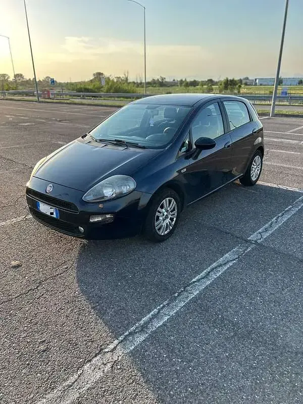 Usata Fiat Punto Lounge 84 CV (61 kW) 2015 Utilitaria