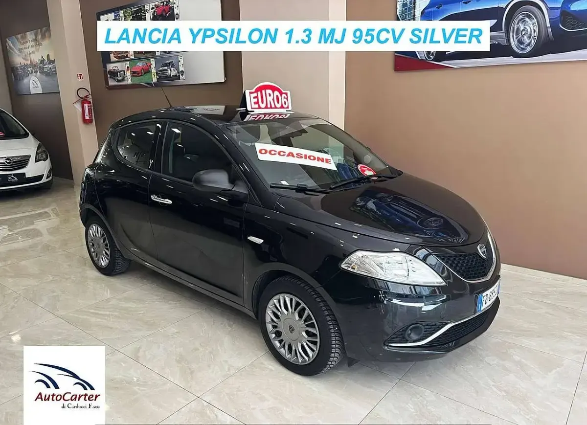 Usata Lancia Ypsilon 95 CV (69 kW) 2016 Nero Utilitaria