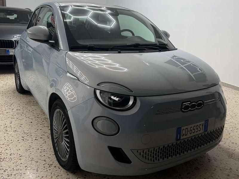 Usata Fiat 500e 42 kW (58 CV) 2020 Blu/azzurro Utilitaria