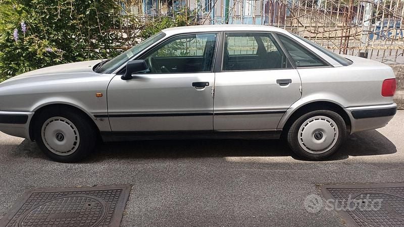 Grigio Usata 1994 Audi 80 Tre volumi | 2000 € - Immagine 1/4