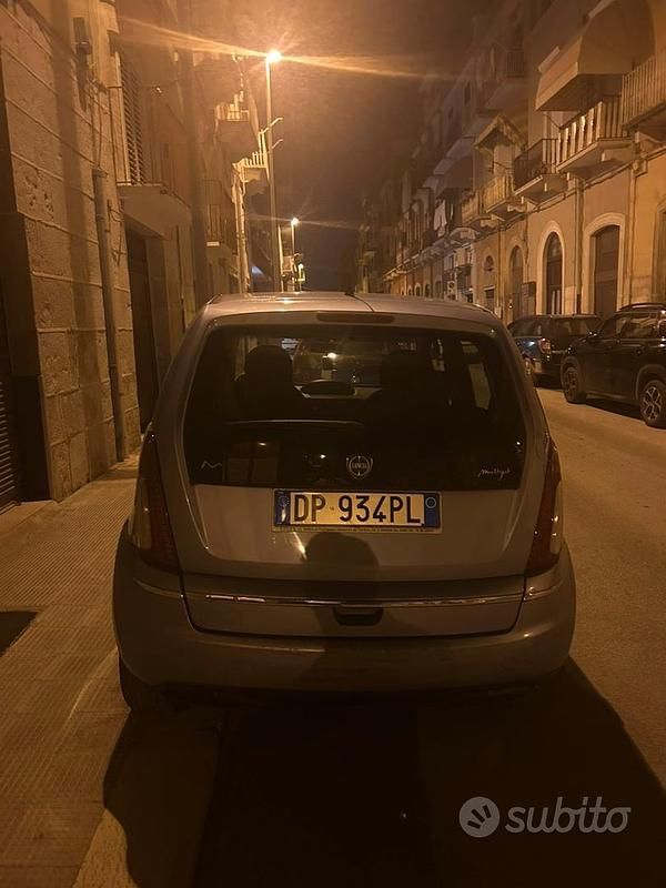 Usata Lancia Musa 70 CV (51 kW) 2008 Blu Monovolume