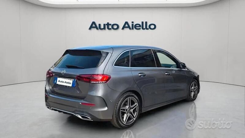 Usata Mercedes B200 Premium 150 CV (110 kW) 2019 Grigio Monovolume