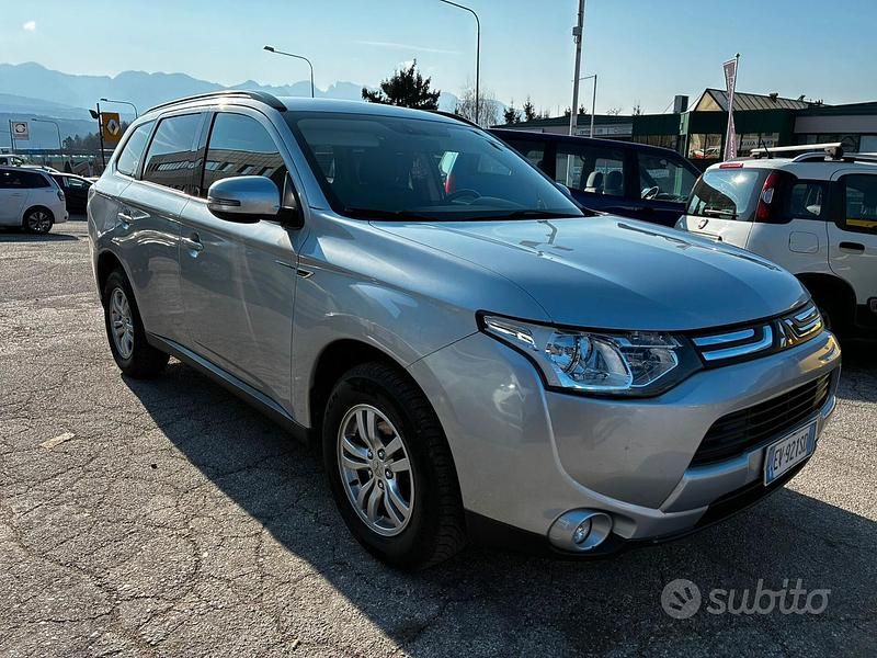 Usata Mitsubishi Outlander 150 CV (110 kW) 2014 Grigio SUV