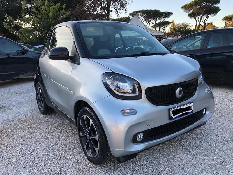 Usata 2015 Smart ForTwo Coupé Utilitaria | 12.000 € (Cara) - Immagine 1/3