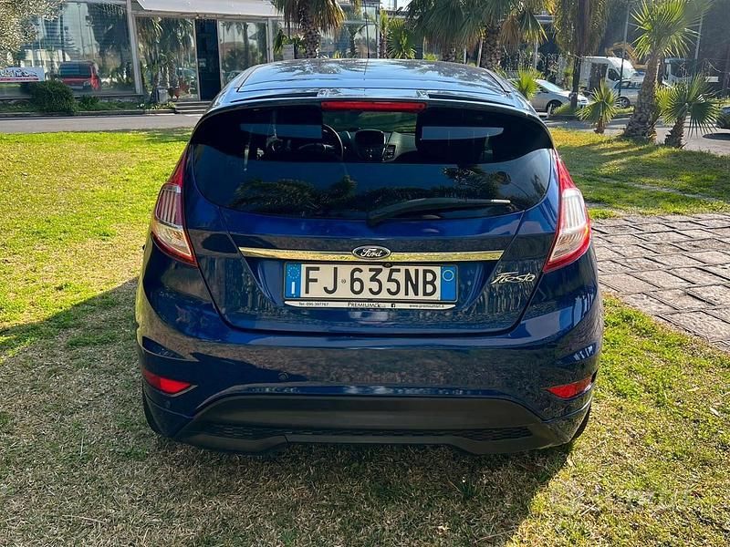 Usata Ford Fiesta ST-Line 75 CV (55 kW) 2017 Blu Berlina