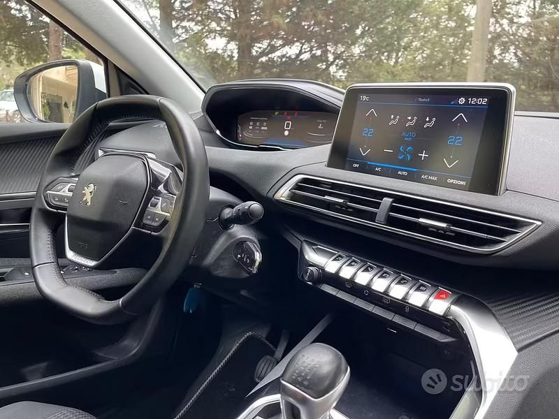 Usata Peugeot 3008 Allure 131 CV (96 kW) 2020 Verde SUV