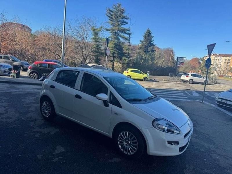 Bianco Usata 2015 Fiat Punto Furgone | 3850 € (Buon prezzo) - Immagine 1/4