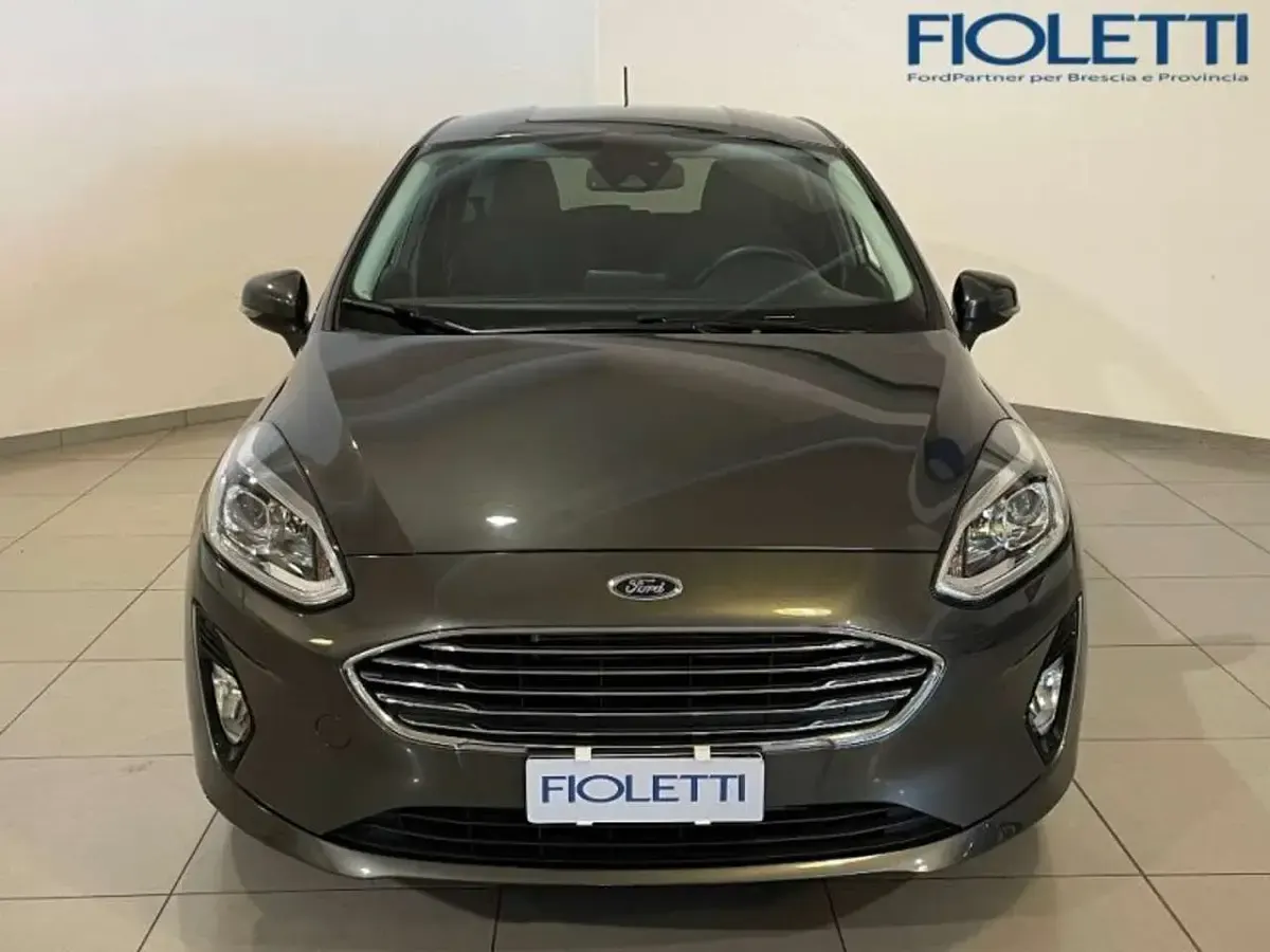 Usata Ford Fiesta Titanium 86 CV (63 kW) 2018 Grigio Utilitaria