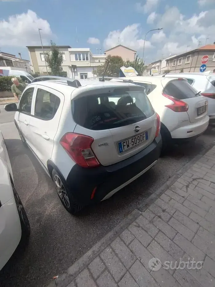 Usata Opel Karl Rocks 75 CV (55 kW) 2019 Bianco Utilitaria
