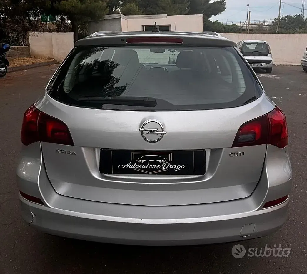 Usata Opel Astra Cosmo 125 CV (91 kW) 2012 Grigio Station wagon
